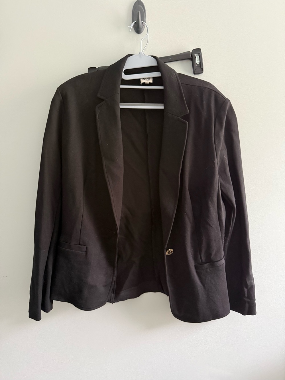 Anne Klein Large Stretchy Blazer with Gold Button